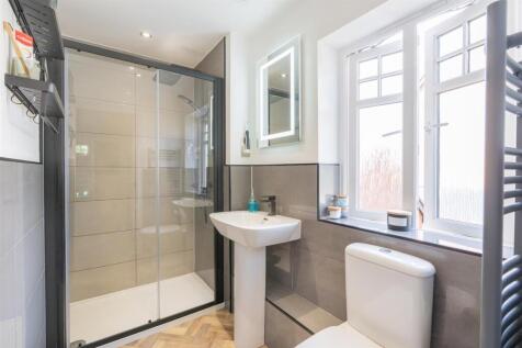 19 Tiresford Close-20.jpg
