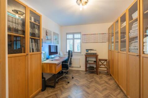 19 Tiresford Close-25.jpg