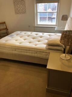 Apartment 6, 74 New Briggate - 15.JPG
