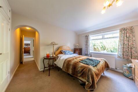 3 Badgers Close-021.jpg