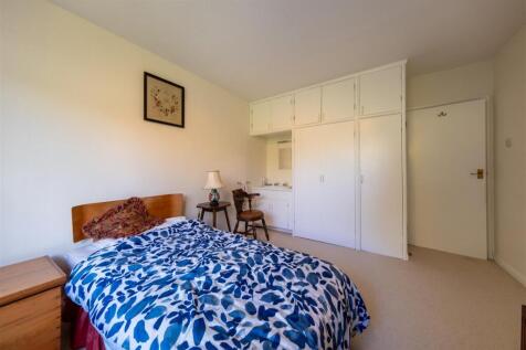 3 Badgers Close-027.jpg