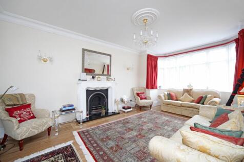 9 Dukes Avenue 12...