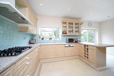 9 Dukes Avenue 12...