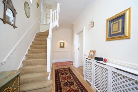 9 Dukes Avenue 12...