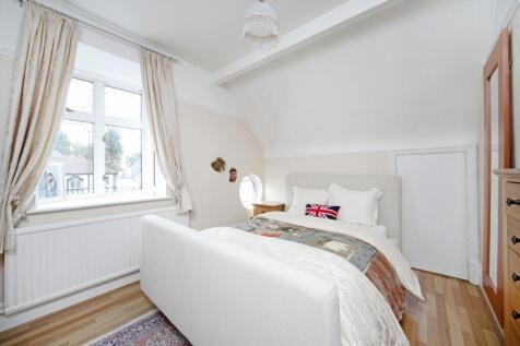 9 Dukes Avenue 12...