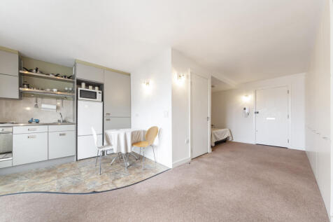 Lounge/Sleeping Area