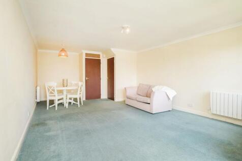 Lounge/ Dining Space