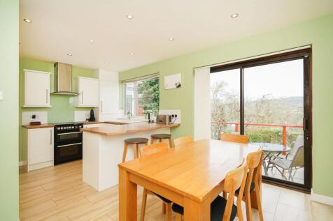 Kitchen/ Dining Space