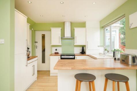 Kitchen/ Dining Space