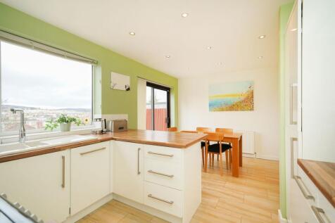 Kitchen/ Dining Space