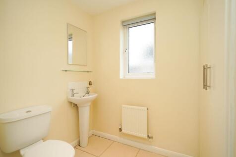 Downstairs Toilet/ Cloakroom