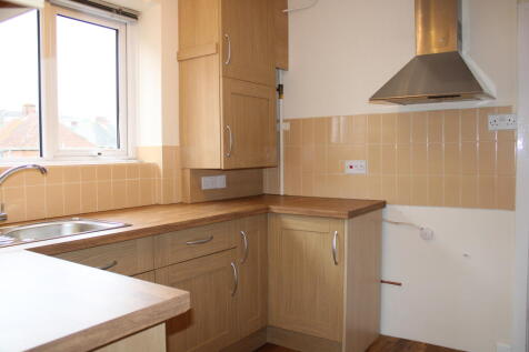 7 - Kitchen .JPG