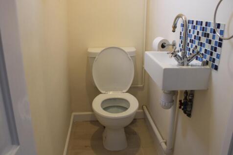 9 - WC.JPG