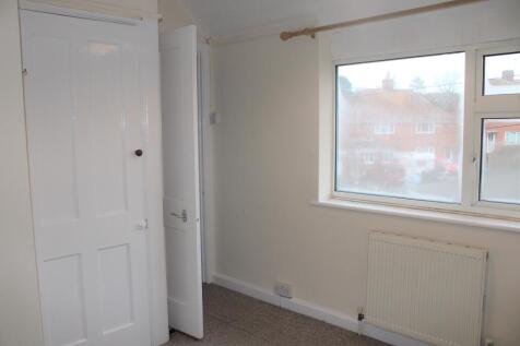 15 - Second bedroom.