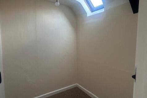 Office/dressing room
