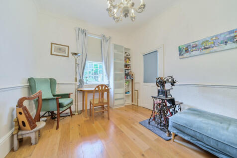 Reception/Bedroom