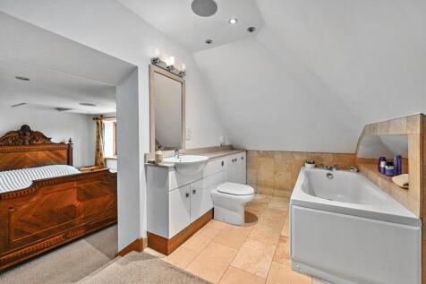 Tickham Cottage ME90HS (26).jpg