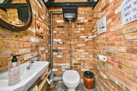 Tickham Cottage ME90HS (32).jpg