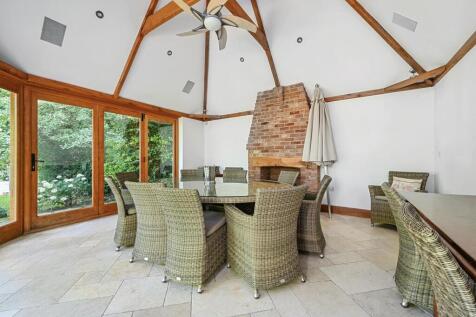 Tickham Cottage ME90HS (33).jpg