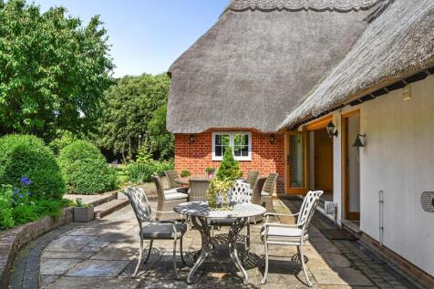 Tickham Cottage ME90HS (44).jpg