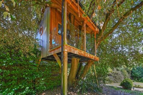 Tickham Cottage ME90HS (61).jpg