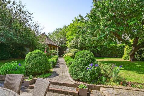 Tickham Cottage ME90HS (78).jpg