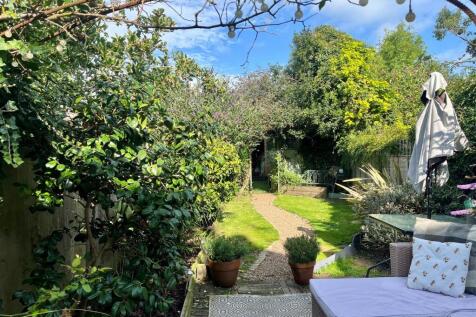 Wentworth garden 1.jpg