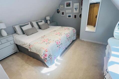 Wentworth bedroom 1.jpg