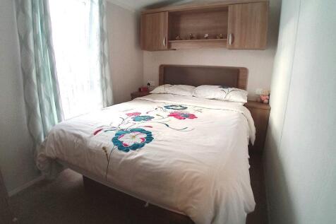 Bed 1.jpg