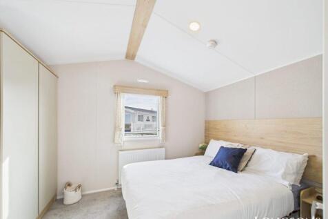 Cam02173g0 Pr0275 Still059