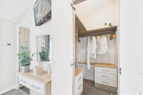 Cam02173g0 Pr0276 Still060