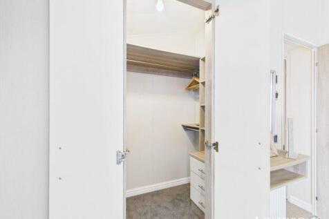 Cam02173g0 Pr0276 Still065