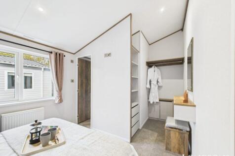 Cam02173g0 Pr0276 Still093