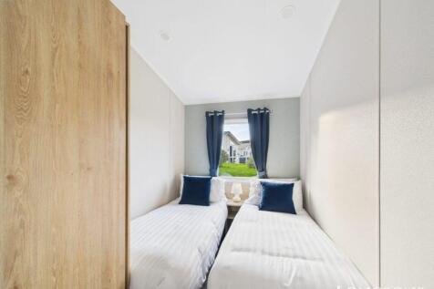 Cam02173g0 Pr0277 Still020