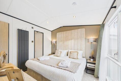 Cam02173g0 Pr0277 Still012