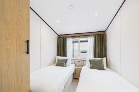 Cam02173g0 Pr0277 Still010