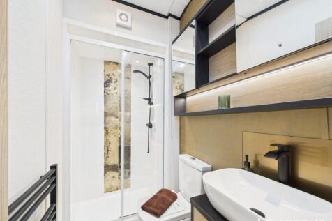 Cam02173g0 Pr0277 Still011