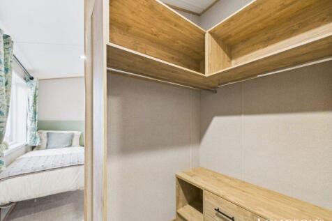 Cam02173g0 Pr0277 Still043