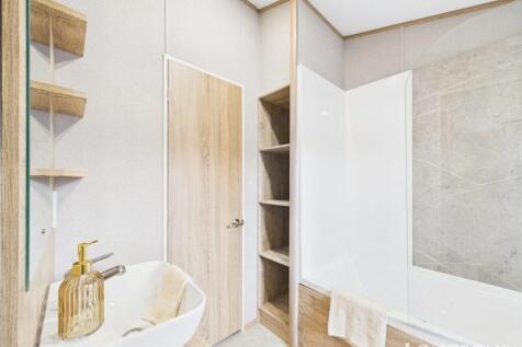 Cam02173g0 Pr0277 Still042