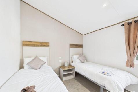 Cam02173g0 Pr0280 Still050