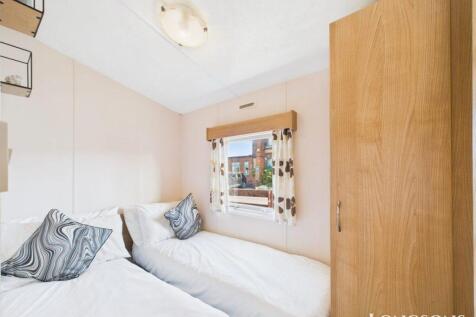 Cam02173g0 Pr0274 Still019