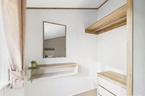 Cam02173g0 Pr0274 Still054