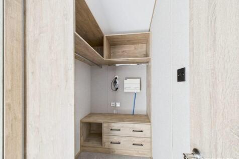 Cam02173g0 Pr0276 Still039