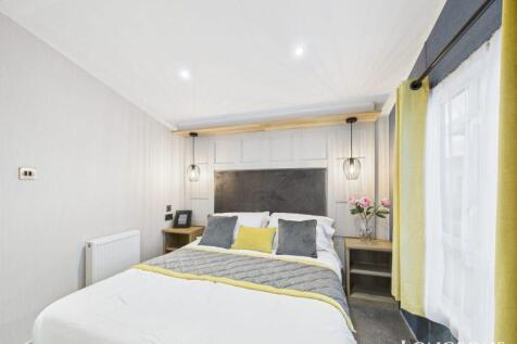 Cam02173g0 Pr0277 Still090