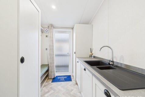 Cam02173g0 Pr0277 Still058