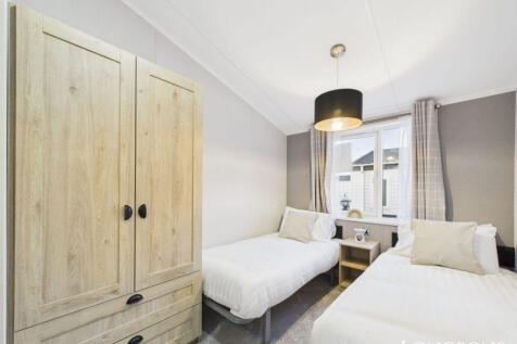 Cam02173g0 Pr0277 Still074