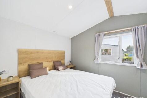 Cam02173g0 Pr0279 Still010