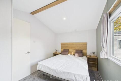 Cam02173g0 Pr0279 Still011