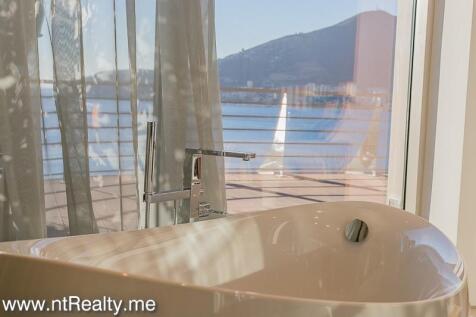 Penthouse 0310-33