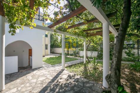 Muo_Stone_House